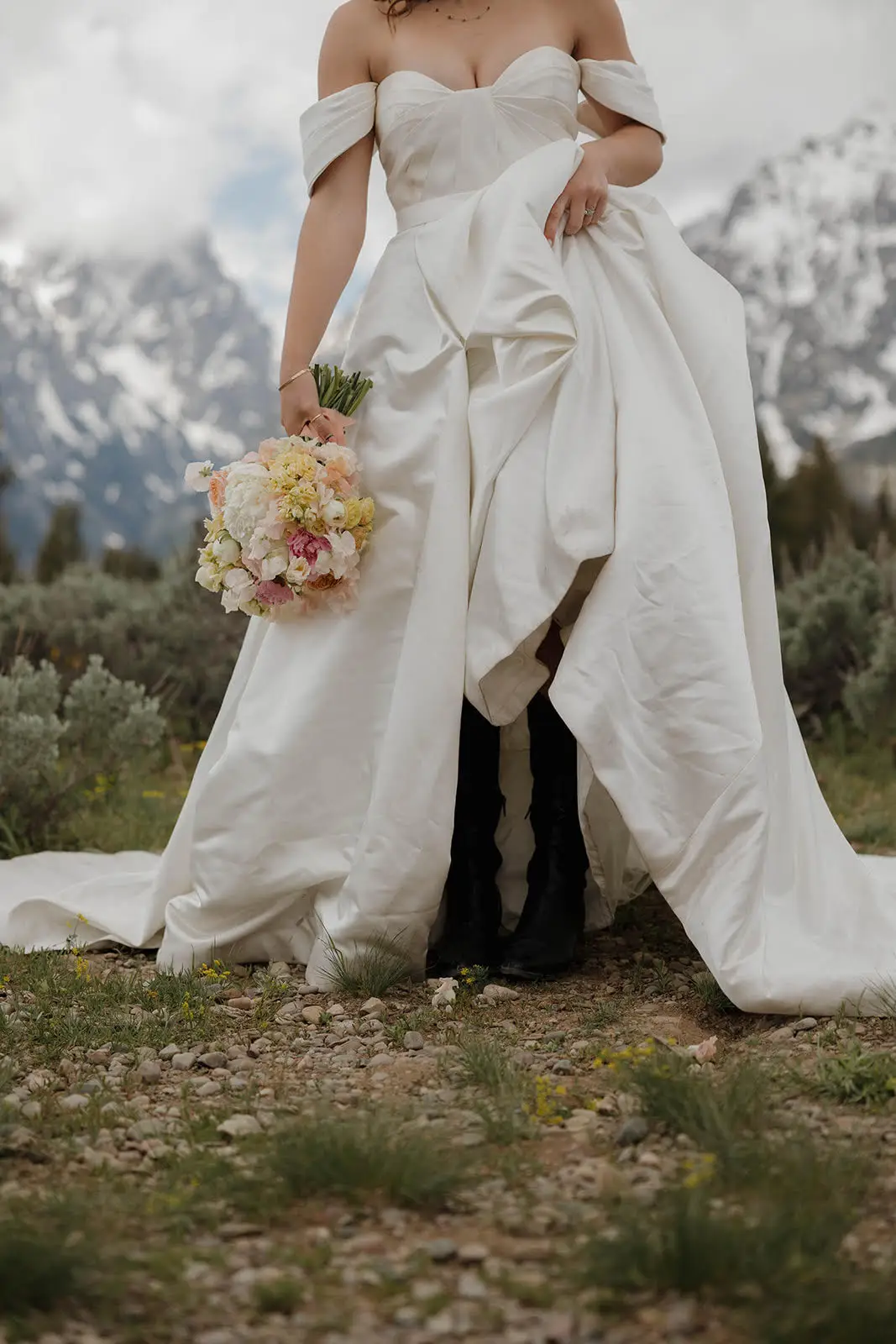 Bridal Bouquet with the granf teton in the background